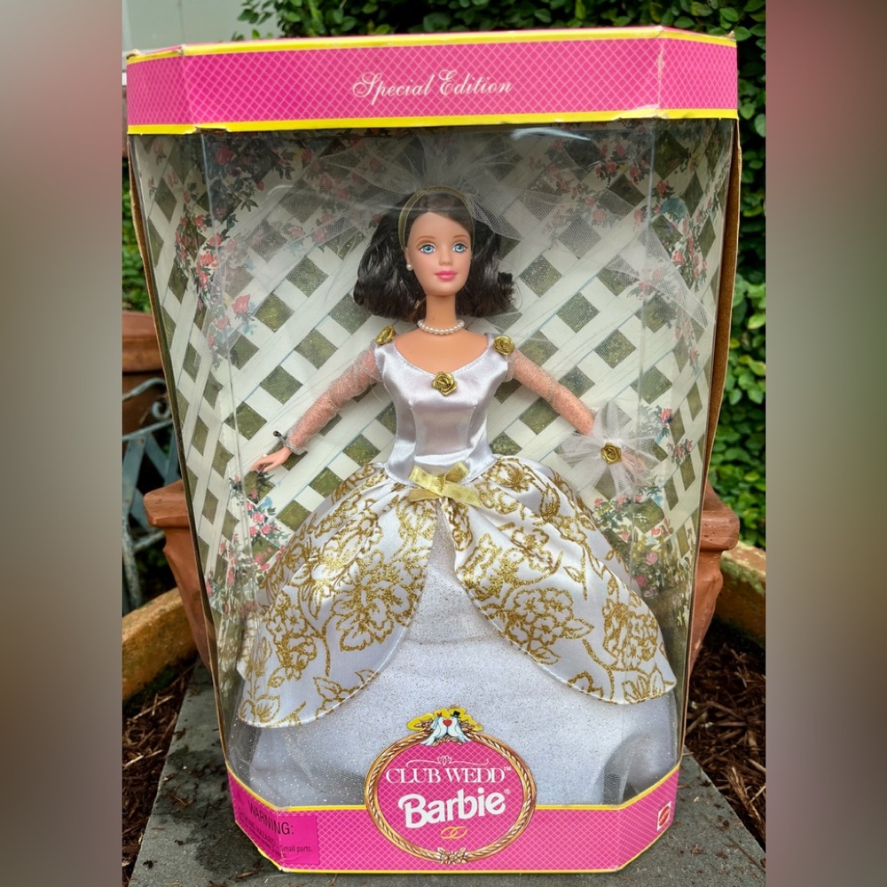 1998 Vintage Barbie Club Wedd Brunette Bride - White & Gold Gown NRFB